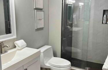 Spacious 5BR San Jose Home w Parking & Backyard - Foto 14