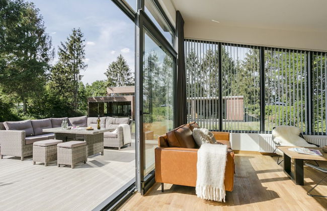 Modern Forest Chalet - Photo 28