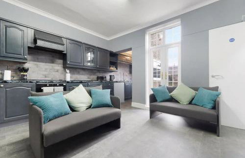 Stylish 4BR Retreat Near Town Centre - Foto 1