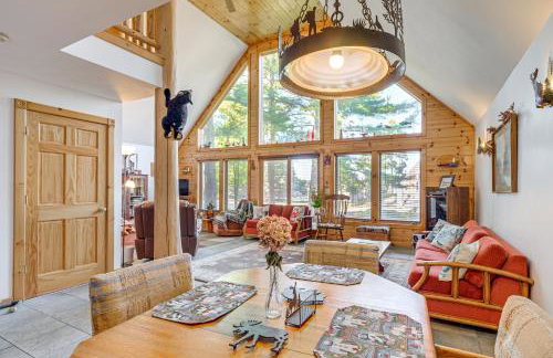 Near Beach Access Torch Lake Cabin Retreat! - Foto 3