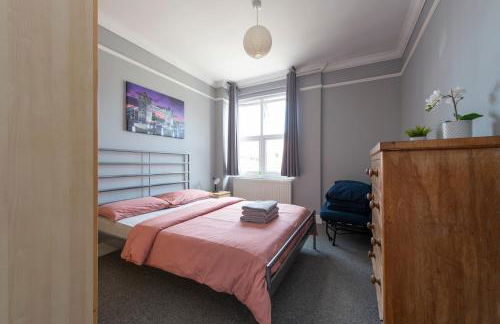 Lovely 3-bed 20 minutes to Central London - Photo 11