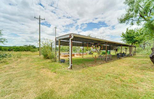 20-Acre Property with Trail Hill Country Hideaway! - Foto 24