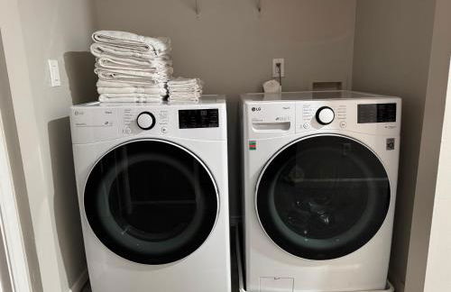 ThrillStay Braves & Six Flags Family House - Foto 17