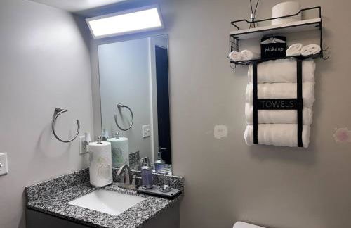 Free Parking! Comfy 1Bedroom Unit! 10 min to Midtown & 1 Mile To Braves Truist Park! - Foto 2