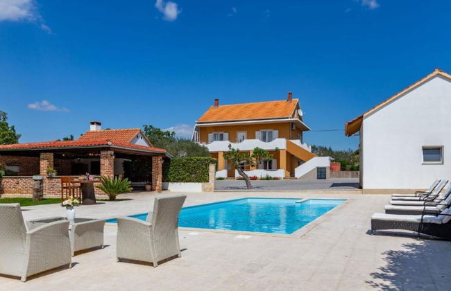 Peaceful Murvica Villa Pool, Garden, and Modern Comfort - Photo 21