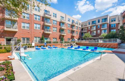 Chill & Tone 1BR Frisco King & Sofa, Gym & Pool - Foto 14