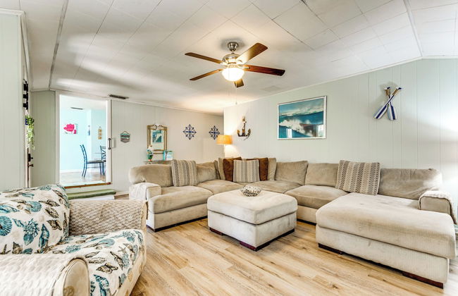 Fort Walton Coastal Retreat w/ Yard: Walk to Beach - Foto 1