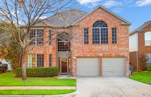 Resort Style Backyard Pool Pickleball Court - Foto 10