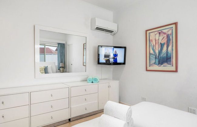 3BR 3BA Pool Downtown Short Walk to Beach - Foto 12