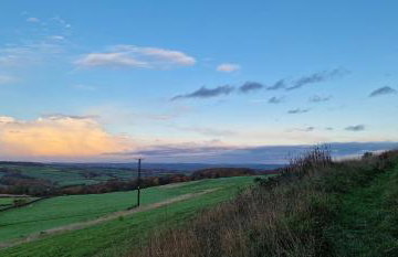 Stunning Barn with Hot Tub on a Secluded Farm - Foto 28