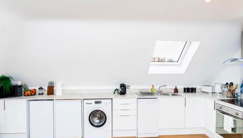 Contemporary 2-Bed Penthouse Central Stay! - Foto 3