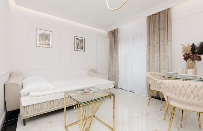 Glamour Studio by Renters Prestige - Photo 20