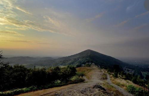 Lovely Comfortable 3 Bed Home, Worcester - Photo 27