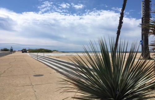 Spacieux et lumineux duplex arty au centre de Sète - Photo 5