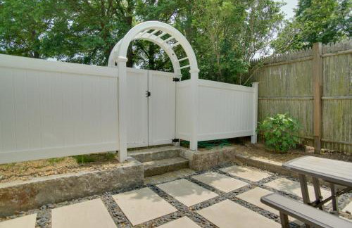 1 Mi to Ferry Terminal Oak Bluffs Family Retreat! - Foto 26