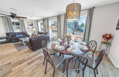 NEW! HUGE 5BR Mountain Views Game Room Hot Tub Lawn Games BBQ - Photo 18