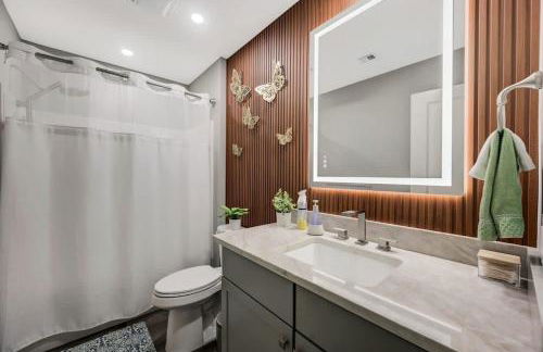 Modern 5BR, Kid-Friendly Home In Poconos with Pool Table - Foto 65