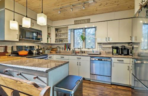 Peaceful Goshen Cottage with Screened Porch and Views! - Foto 9