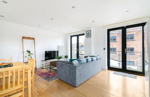 2 Bedroom, 2 Bathroom Apartment with Balcony in Hoxton Shoreditch, Sleeps 6 - Foto 4