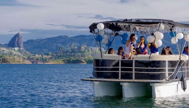 Sailing on the Guatapé reservoir