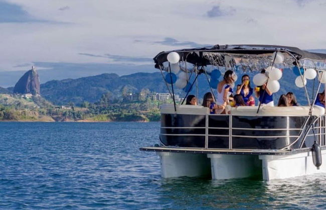 Guatapé Reservoir Pontoon Boat Ride & Barbecue - Foto 3