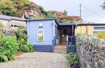 Cheerful Snowdonia cottage,garden snug, mountain views, sleeps 4, near zip world - Foto 8