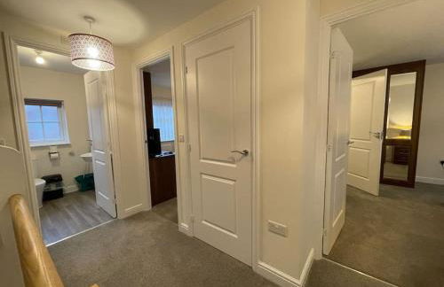 MODERN 4 BEDROOM HOUSE WITH GARDEN & PARKING - Foto 28