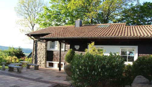 Ferienhaus Vogelsbergblick, Fernblick, Sauna, Kamin, 1700m eingezäunt in Alleinlage - Foto 2, Garden, Garden view