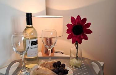 Lets Stay SA Manchester I 2Bed 2Bath l Waterfront l Private Balcony I Relaxing Retreat I Great Location - Foto 22