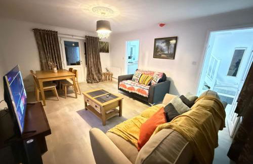 Comfy, king bed families & Contractors welcome - Foto 3