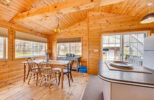 Peaceful Wells Retreat with Deck and Water Views - Foto 9