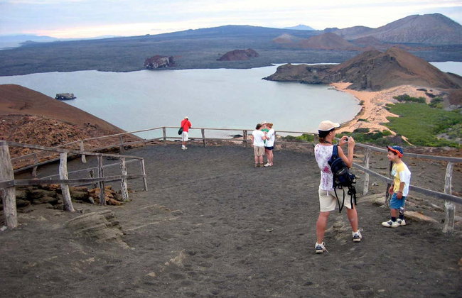 Bartolomé Island Tour - Photo 2