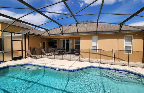 652- Spacious 5-Bedroom Villa with Pool, Spa & Scenic Lake Views - Foto 26