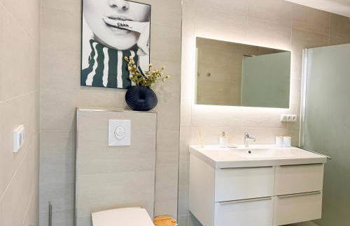 ImmoStay #3 - Penthouse mit zwei Balkonen & Seeblick, Parking & WiFi - Foto 72