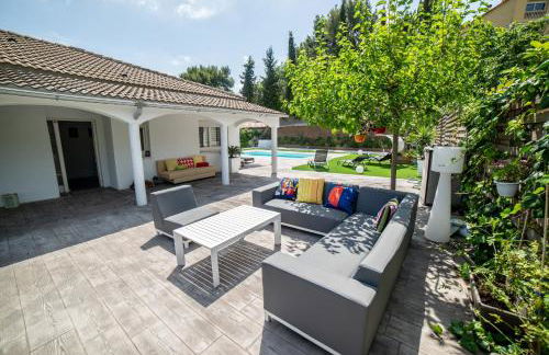 Jewel Home - Photo 1