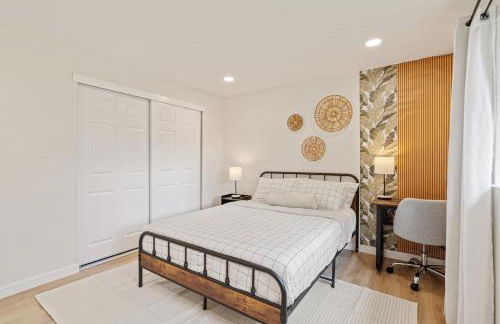 Spacious Modern Retreat w Game Room and Yard - Foto 31