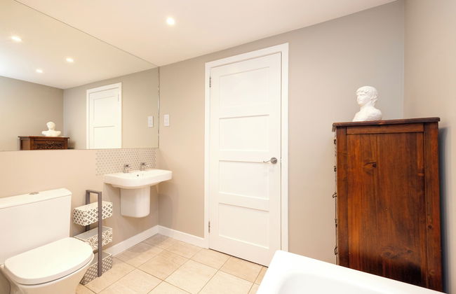 Secluded Brewery Apartment - Foto 29