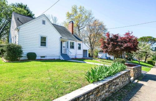 Colorful Roanoke Vacation Rental with Hot Tub! - Foto 29