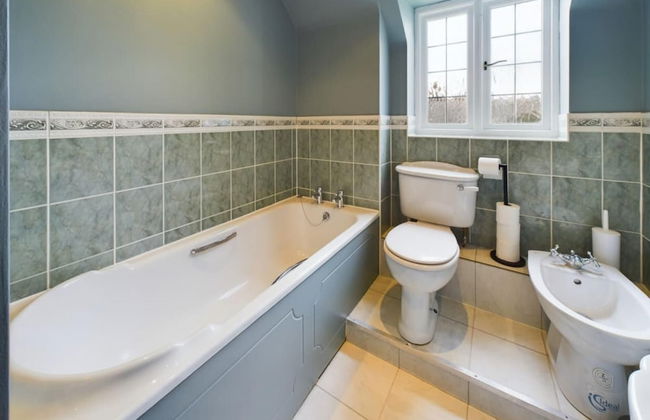 The Fosse Way Cottage - Breathtaking 5bdr Cottage With Parking Garden - Photo 5