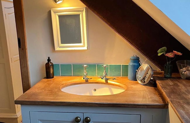 15th Century 6-bed Farmhouse, Sleeps 11, Pets Ok - Photo 17