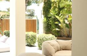 Marbella Bliss - Serenity 4-Bedroom VILLA with Exclisive HEATED Private POOL & Jacuzzi, Tropical Garden, Marbesa - Steps from the Cabopino Beach - Photo 27