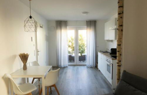 HUGOS Studio Apartment - Photo 15