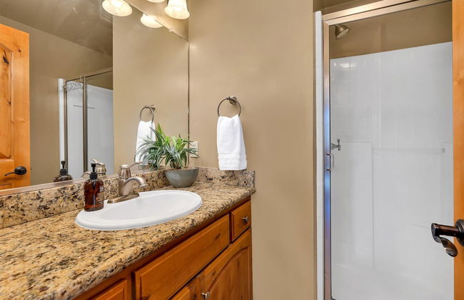 Bass Lake Beauty! 4 BDR Sleeps 16, Lakefront Views - Foto 25