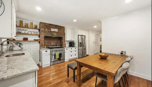Historic 1869 Brownstone 15 min to NYC downtown - Foto 3