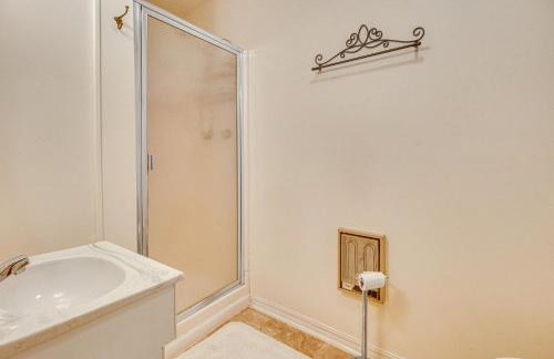 Creekfront Yellville Manor with Parlors and Fire Pit! - Foto 23