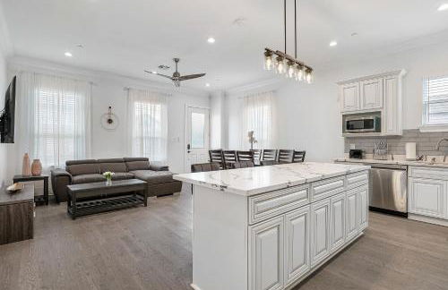 New 4 Bed luxury house w/Private Heated Pool - Foto 18