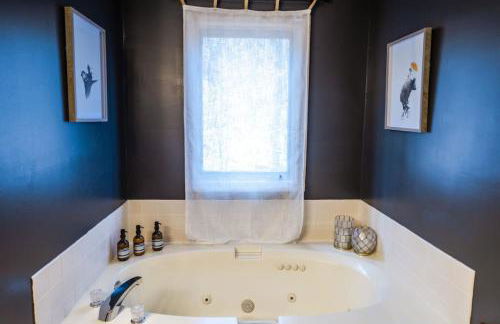 Wine Moose w Hot tub Fireplace Sauna 9min to Mt Snow - Foto 32