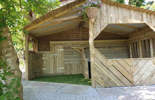 The Bothy near Tenby, Big Projector Screen, Four-poster bed, on-site HOT TUB access via Spa Pack - Photo 11