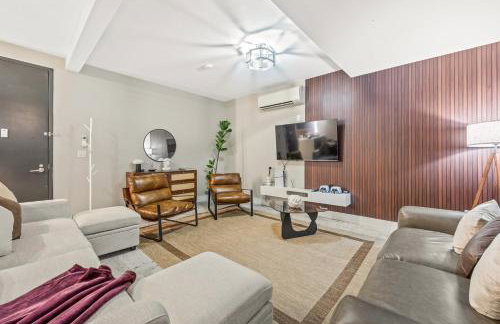 Mid-Century Stay 5BR and 5 Baths w PS5 & Laundry - Foto 3