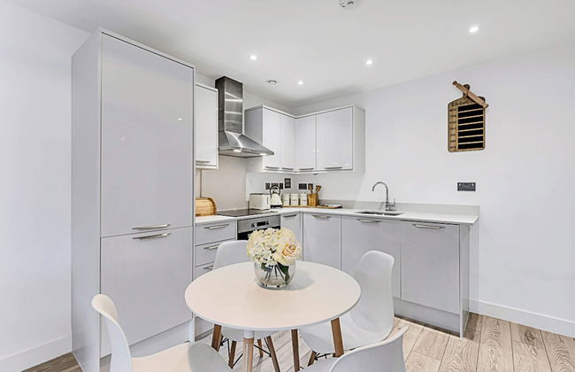 Newly Furnished and Bright Home - Foto 8